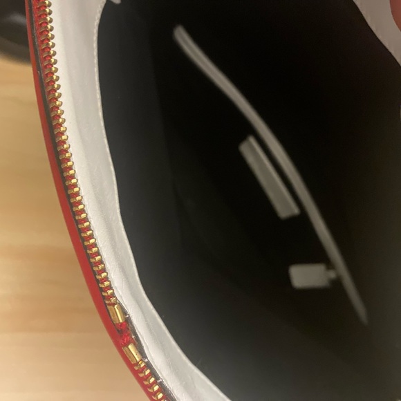 Alexander McQueen clutch - Picture 10 of 17